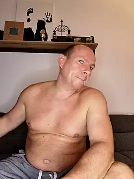 Snapshot of Netterarsch40 chatting on 16, 10, 2025 Netterarsch40 online show from 16, 10, 2025