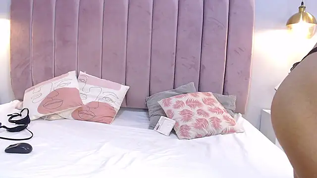 Snapshot of LeenaBrown chatting on 30, 1, 2025 LeenaBrown online show from 30, 1, 2025