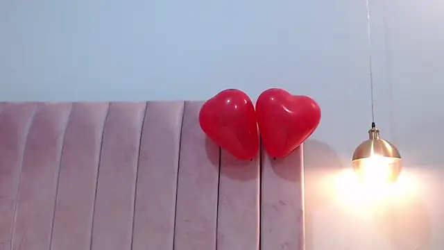 Snapshot of LeenaBrown chatting on 6, 2, 2025 LeenaBrown online show from 6, 2, 2025