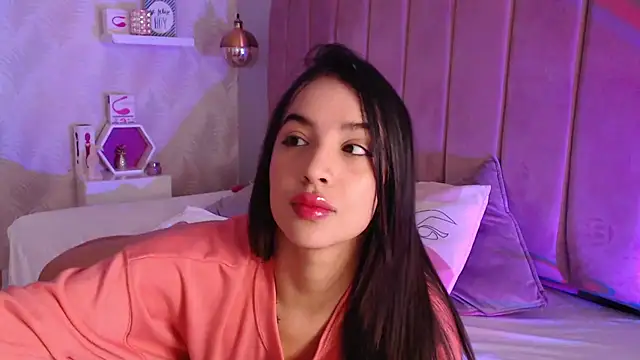 Snapshot of LeenaBrown chatting on 17, 9, 2025 LeenaBrown online show from 17, 9, 2025