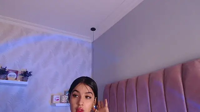 Snapshot of LeenaBrown chatting on 23, 9, 2025 LeenaBrown online show from 23, 9, 2025