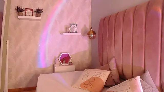 Snapshot of LeenaBrown chatting on 30, 9, 2025 LeenaBrown online show from 30, 9, 2025