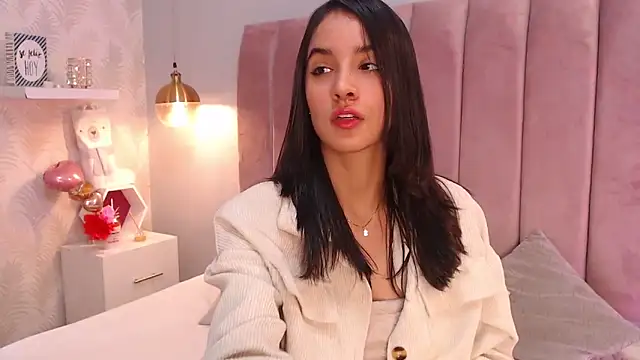 Snapshot of LeenaBrown chatting on 5, 2, 2026 LeenaBrown online show from 5, 2, 2026