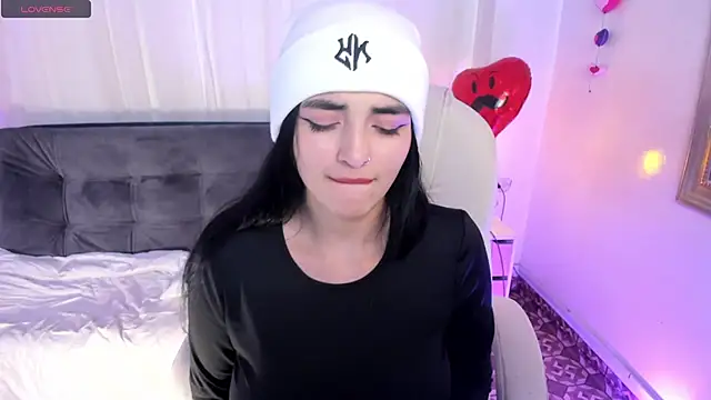 miel gomez online show from 25, 2, 2025