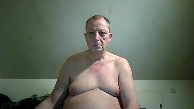 Snapshot of chubbybear2cum chatting on 25, 11, 2025 chubbybear2cum online show from 25, 11, 2025