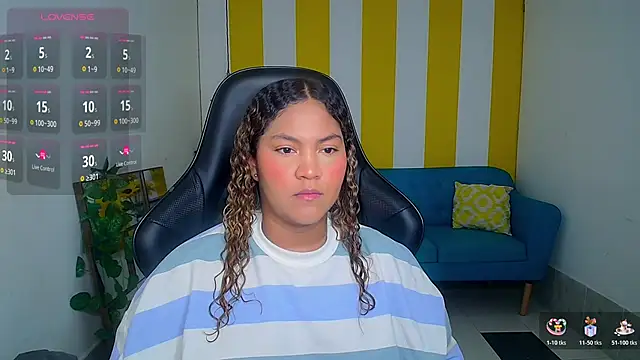 Snapshot of Cristal_War chatting on 28, 10, 2025 Cristal War online show from 28, 10, 2025