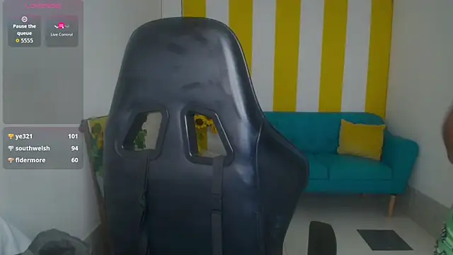 Snapshot of Cristal_War chatting on 19, 11, 2025 Cristal War online show from 19, 11, 2025