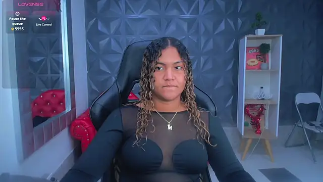 Snapshot of Cristal_War chatting on 25, 11, 2025 Cristal War online show from 25, 11, 2025