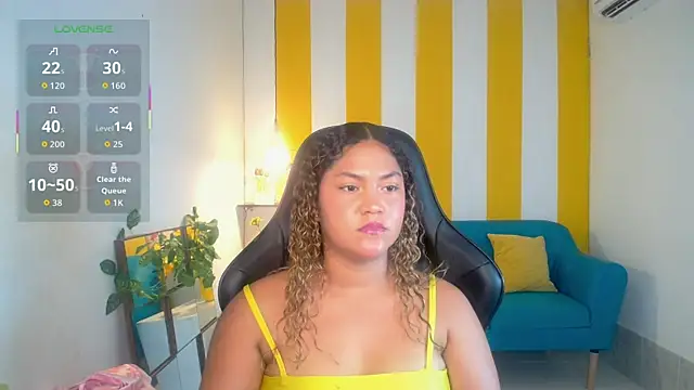 Snapshot of Cristal_War chatting on 3, 12, 2025 Cristal War online show from 3, 12, 2025