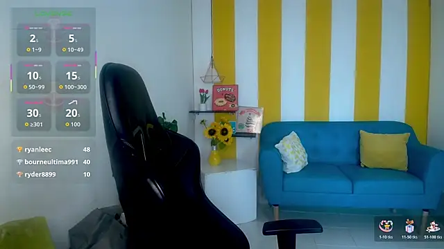 Snapshot of Cristal_War chatting on 4, 12, 2025 Cristal War online show from 4, 12, 2025