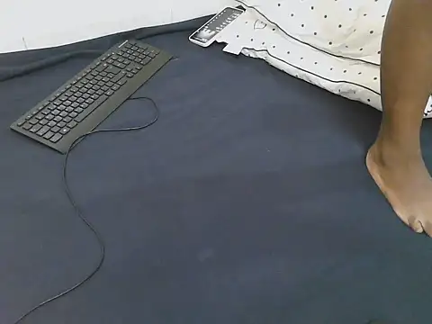 lella-0 online show from 4, 4, 2026