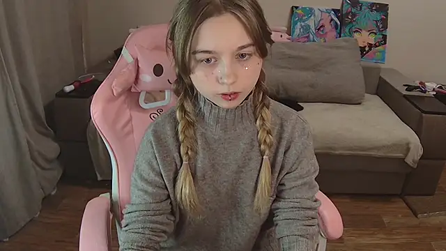 Snapshot of Olivka_Grr chatting on 22, 11, 2025 Olivka Grr online show from 22, 11, 2025