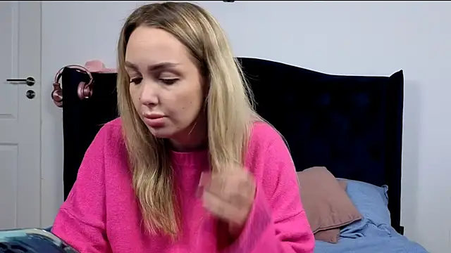 AnnaMaee online show from 12, 11, 2025