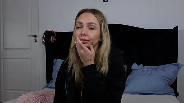 AnnaMaee online show from 18, 11, 2025