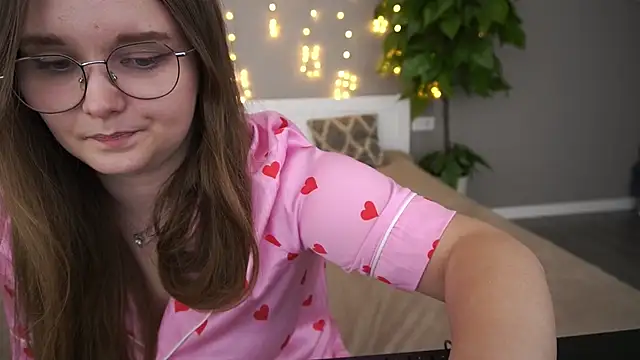 MagicPeachh  online show from 21, 1, 2025