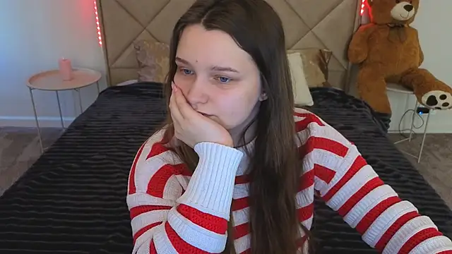 MagicPeachh  online show from 13, 4, 2026