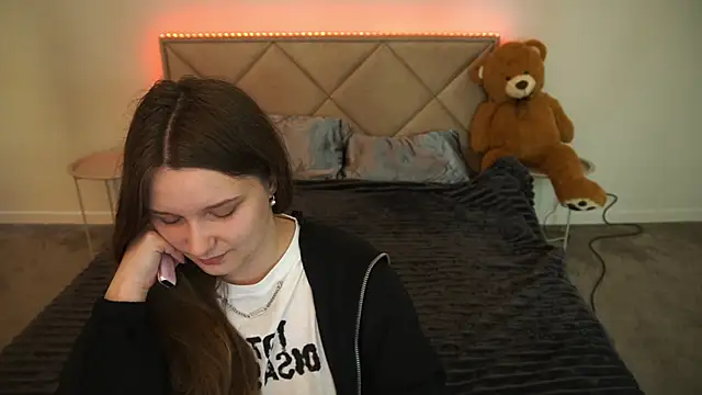 MagicPeachh  online show from 22, 5, 2026