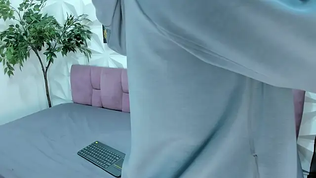 Victoria Coleman online show from 25, 2, 2025