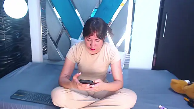 Victoria Coleman online show from 1, 10, 2025