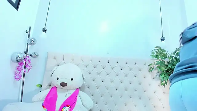 Victoria Coleman online show from 5, 12, 2025