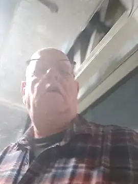 Snapshot of andrejoyfull64 chatting on 13, 10, 2025 andrejoyfull64 online show from 13, 10, 2025