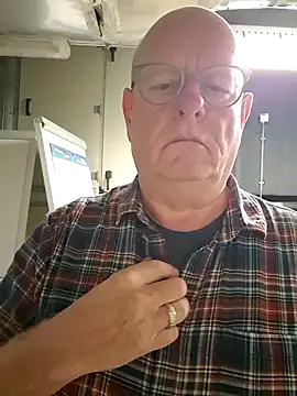 Snapshot of andrejoyfull64 chatting on 27, 10, 2025 andrejoyfull64 online show from 27, 10, 2025