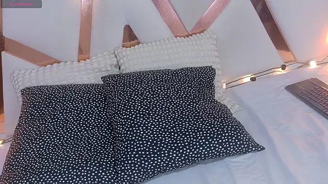 Snapshot of LilithSmith_ chatting on 21, 11, 2025 LilithSmith online show from 21, 11, 2025