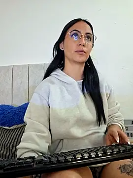 Snapshot of anny_roberts chatting on 1, 7, 2026 anny roberts online show from 1, 7, 2026