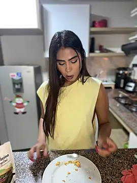 HaileyBaldwin online show from 9, 1, 2025