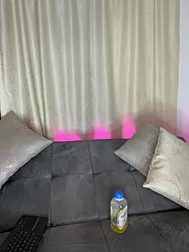 HaileyBaldwin online show from 29, 1, 2025