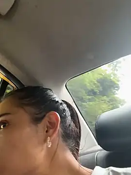 HaileyBaldwin online show from 5, 2, 2025