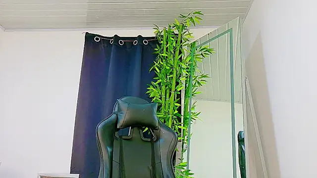 Snapshot of scarlet-jonesx chatting on 2, 12, 2025 scarlet-jonesx online show from 2, 12, 2025