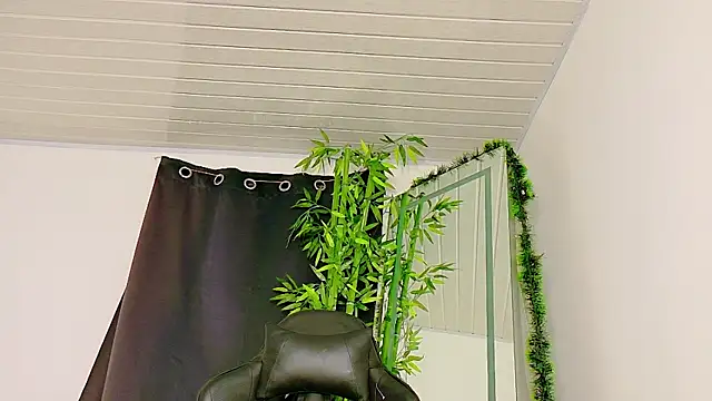 Snapshot of scarlet-jonesx chatting on 13, 12, 2025 scarlet-jonesx online show from 13, 12, 2025