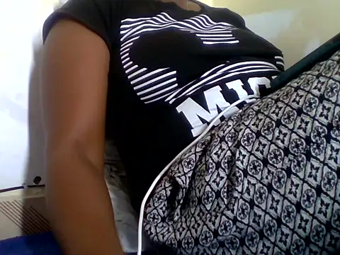 Snapshot of Hot-zeenah chatting on 13, 10, 2025 Hot-zeenah online show from 13, 10, 2025