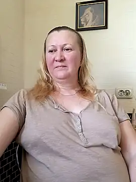 Snapshot of blondyaguar chatting on 12, 9, 2025 blondyaguar online show from 12, 9, 2025