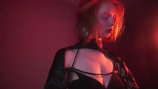 Snapshot of ginger_hugs chatting on 12, 9, 2025 ginger hugs online show from 12, 9, 2025