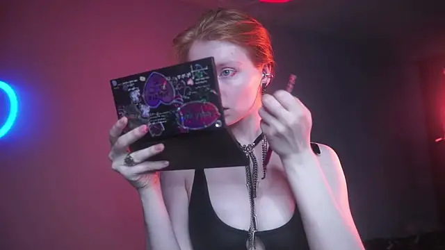 Snapshot of ginger_hugs chatting on 17, 9, 2025 ginger hugs online show from 17, 9, 2025