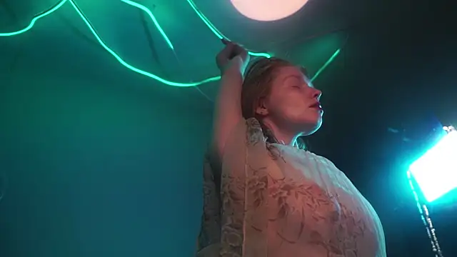 Snapshot of ginger_hugs chatting on 19, 9, 2025 ginger hugs online show from 19, 9, 2025