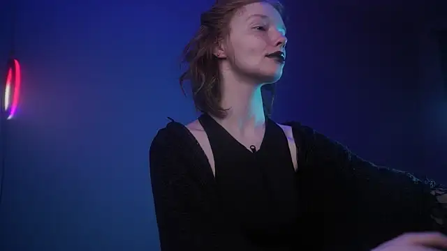 Snapshot of ginger_hugs chatting on 8, 10, 2025 ginger hugs online show from 8, 10, 2025