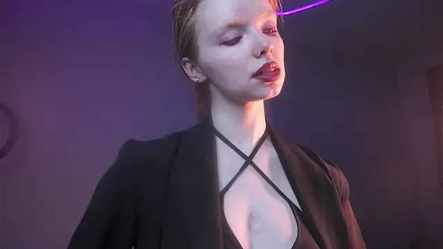 Snapshot of ginger_hugs chatting on 24, 10, 2025 ginger hugs online show from 24, 10, 2025