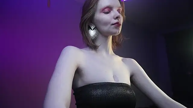 Snapshot of ginger_hugs chatting on 20, 11, 2025 ginger hugs online show from 20, 11, 2025