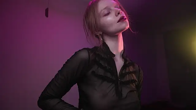 Snapshot of ginger_hugs chatting on 28, 11, 2025 ginger hugs online show from 28, 11, 2025