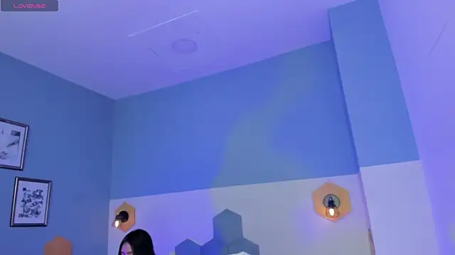 Chloe fischer  online show from 14, 4, 2026