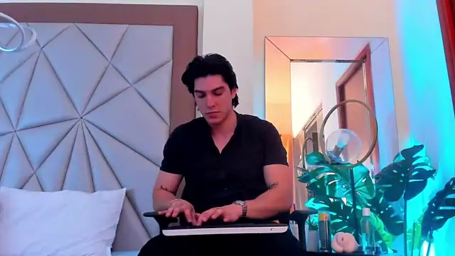 Snapshot of Karimferrer chatting on 4, 1, 2025 Karimferrer online show from 4, 1, 2025