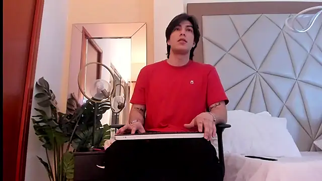 Snapshot of Karimferrer chatting on 8, 1, 2025 Karimferrer online show from 8, 1, 2025