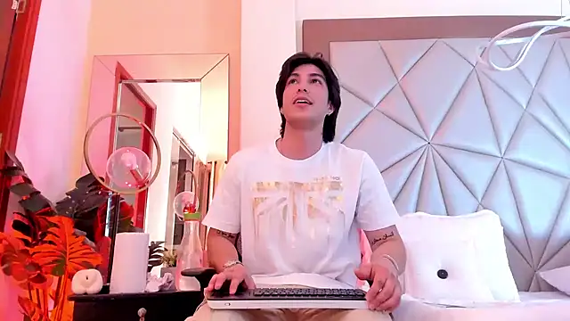 Snapshot of Karimferrer chatting on 14, 1, 2025 Karimferrer online show from 14, 1, 2025