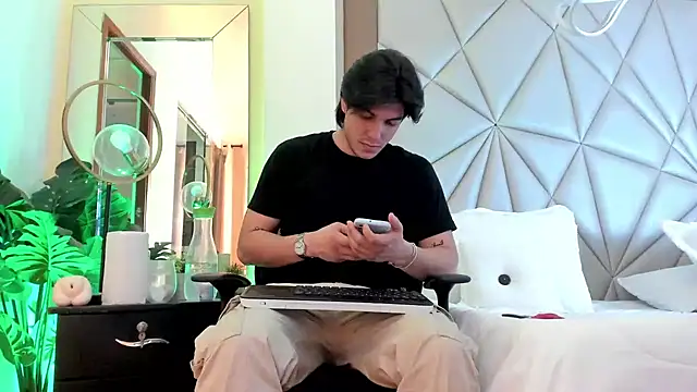 Snapshot of Karimferrer chatting on 14, 1, 2025 Karimferrer online show from 14, 1, 2025