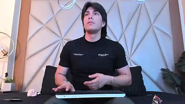 Snapshot of Karimferrer chatting on 1, 2, 2025 Karimferrer online show from 1, 2, 2025