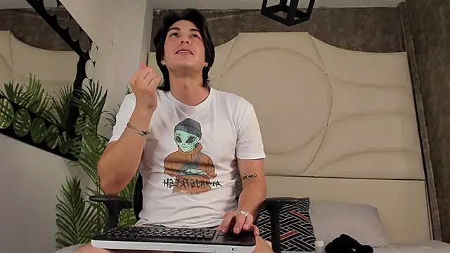 Snapshot of Karimferrer chatting on 16, 10, 2025 Karimferrer online show from 16, 10, 2025