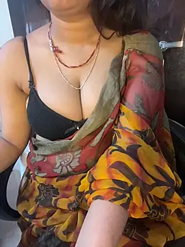 Snapshot of Spicy_sari_girl chatting on 10, 4, 2026 Spicy sari girl online show from 10, 4, 2026